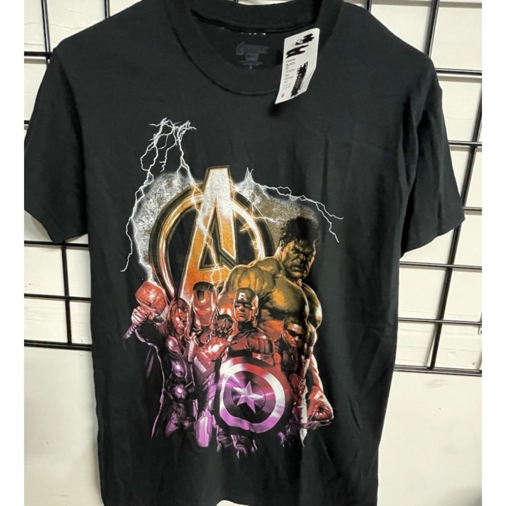 Marvel Avengers T-Shirt Men’s Size Small Pullover Short Sleeve NWT